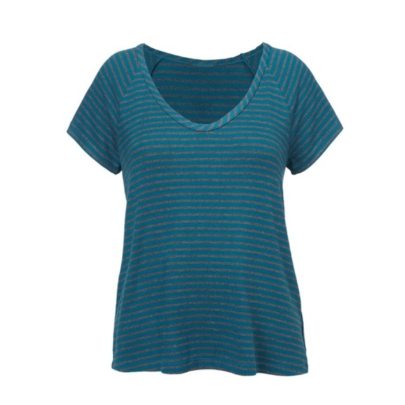 Cabi Riff Tee #8024 - EUC - Size XS - Picture 1 of 4